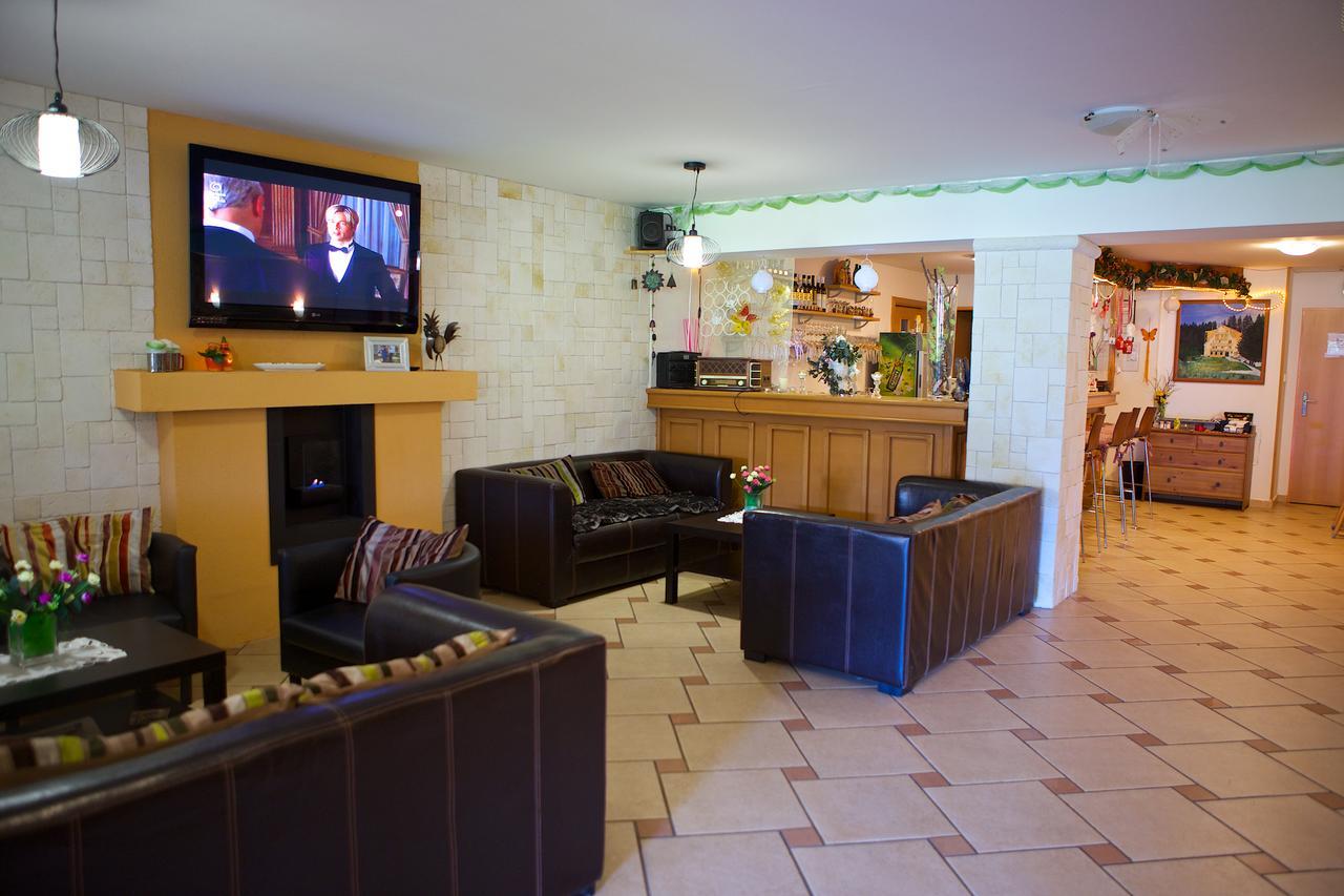 Ski Apartmany Spiezovec ドノヴァリ エクステリア 写真